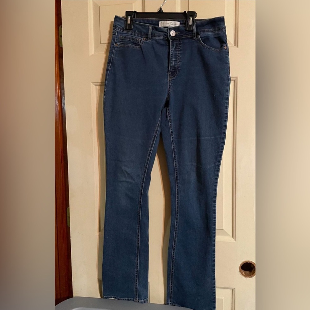 Stylish Indigo Women's Straight Leg Jeans